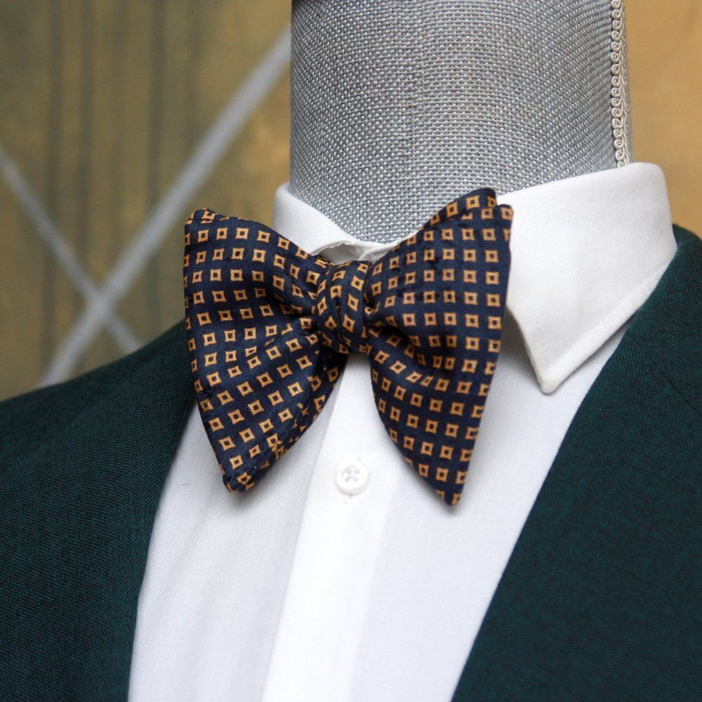 Men's Self-tied Bow Tie 100%Silk‎ Big Butterfly Gold Ornament Black S695